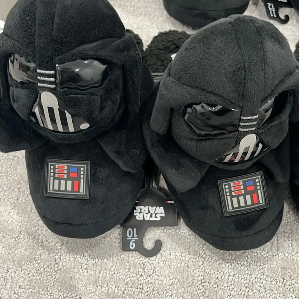 NWT Darth Vader Star Wars fuzzy slip on slippers 
Sizes 7/8, and 11/12 men - Picture 6 of 6